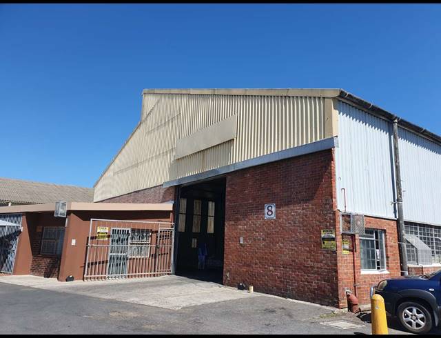 1,600M² FACTORY TO LET IN TRIANGLE FARM